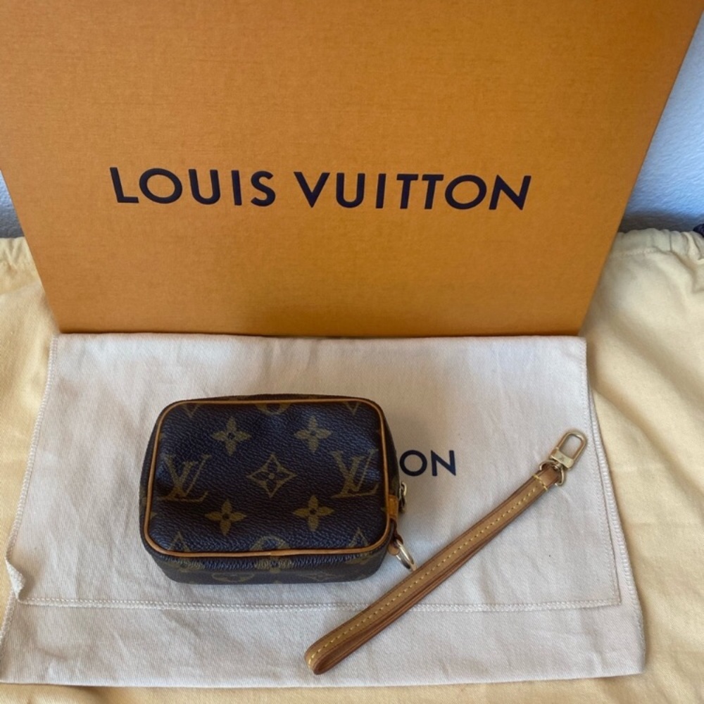 Louie Vuitton canvas Leather Wapity Pouch - Picture 2 of 8